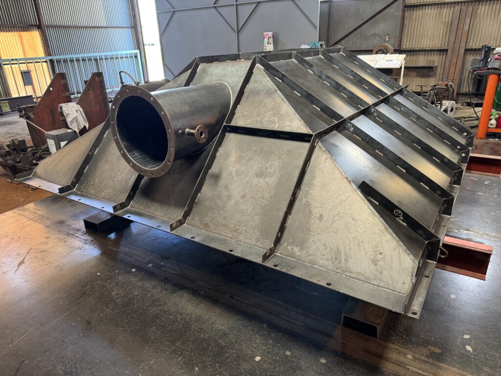 電気集塵機　ホッパー　製缶　愛媛県西条市　鉄工所　製缶　溶接　プラント工事